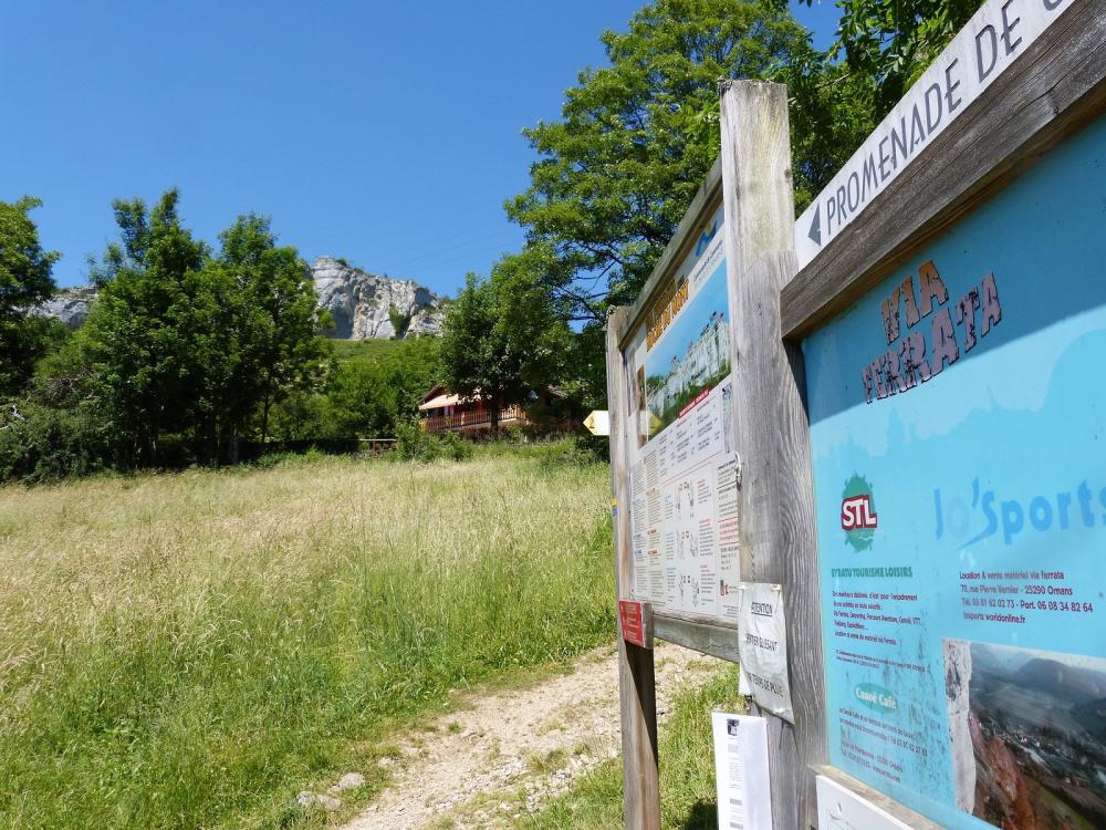 Le chemin d' accès de la via ferrata du Mont