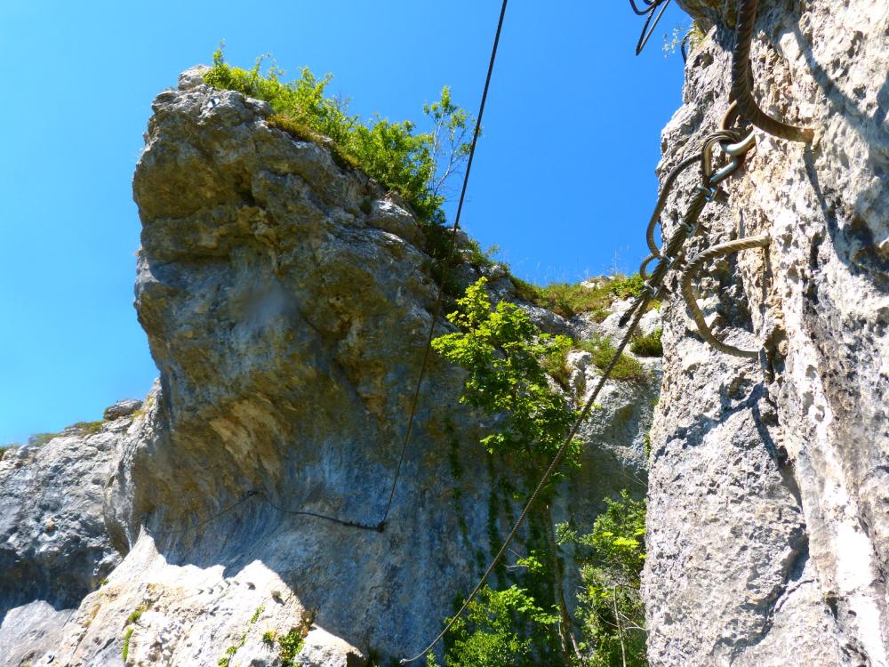 Via ferrata du rocher du Mont à Ornans ... Petit divertissement dans la traversée ...