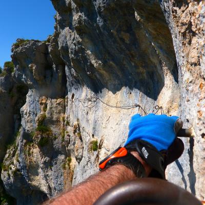 Via ferrata du rocher du Mont à Ornans ... La traversée se poursuit !