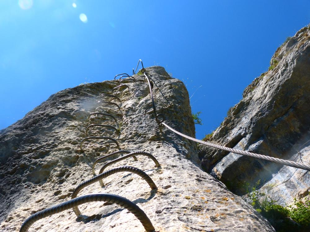 Via ferrata du rocher du Mont à Ornans ...Remontée verticale !