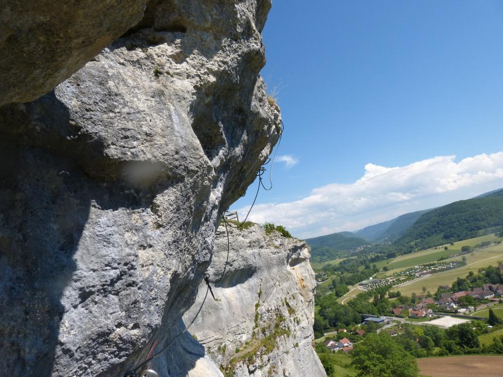 Via ferrata du rocher du Mont à Ornans ... Sortie athlétique du surplomb (extension)