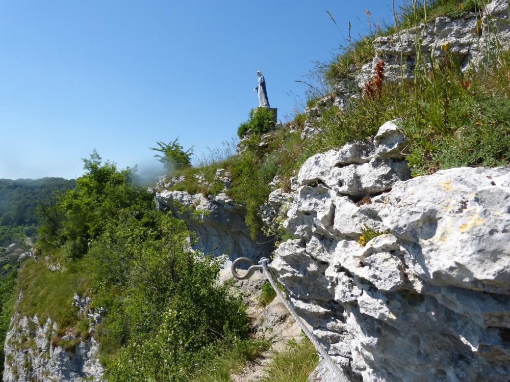 Via ferrata du rocher du Mont à Ornans ...Passage sous la vierge !