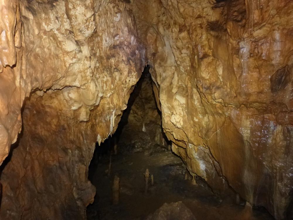 Gouffre des Ordons à Montrond le Chateau ... à l' approche du fond du réseau