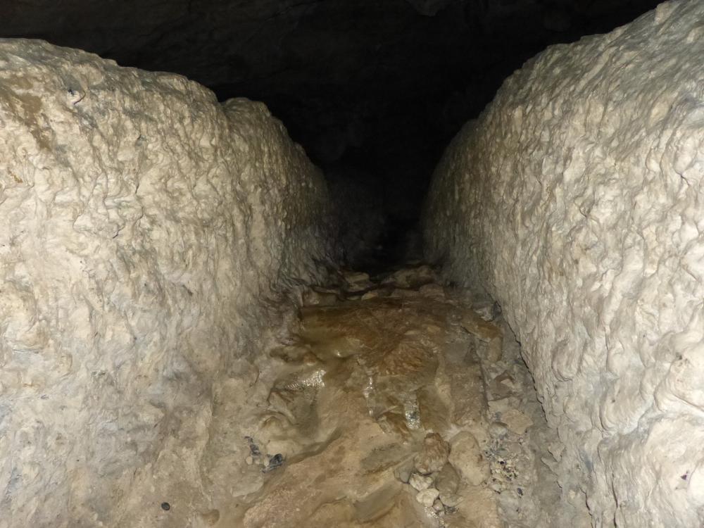 La galerie creusée artificiellement de la grotte de Bange