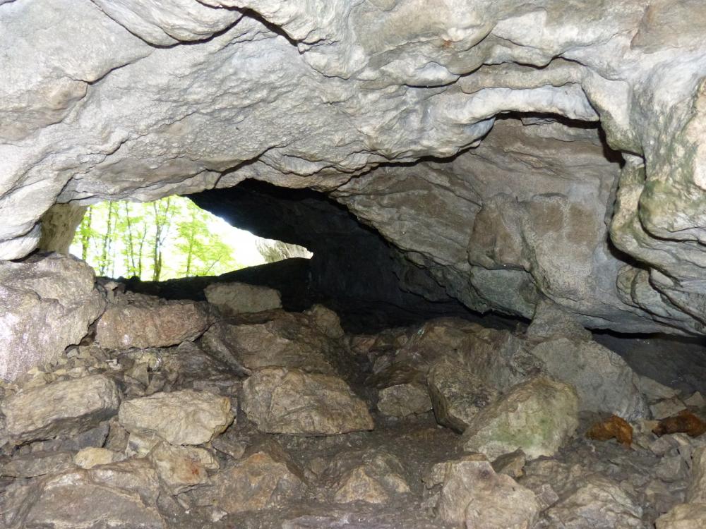 Sortie de la grotte de Bange par la seconde entrée
