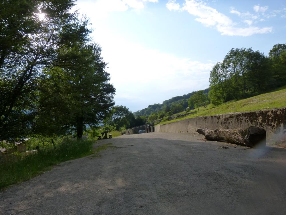 Arrivée à Allèves du côté du cimetière