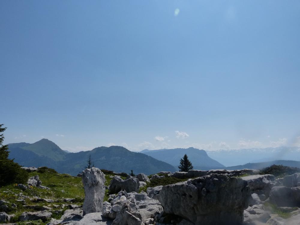 Ambiance karstique sur le plateau du Margeriaz