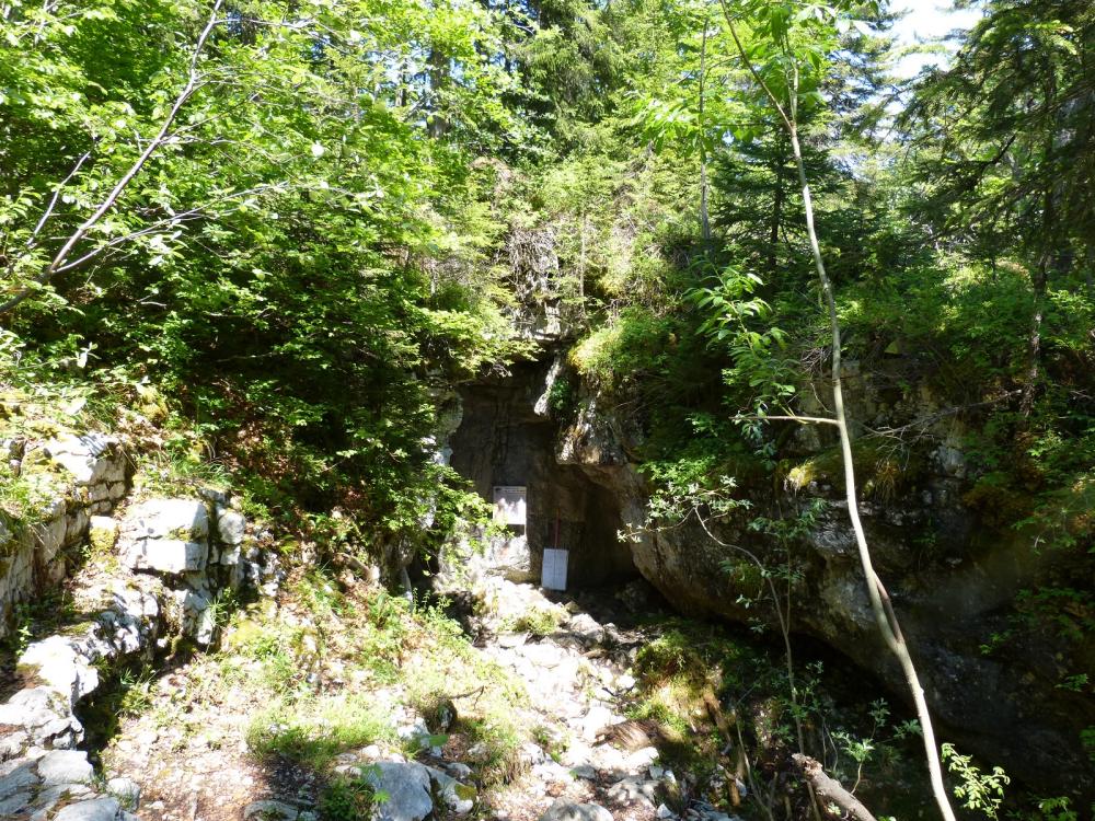 Entrée du parcours de rando souterraine  à Aillon le Jeune