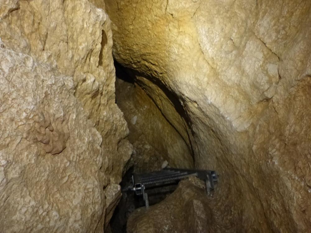 La tanne du névé dans le Margeriaz à depuis Aillon le Jeune