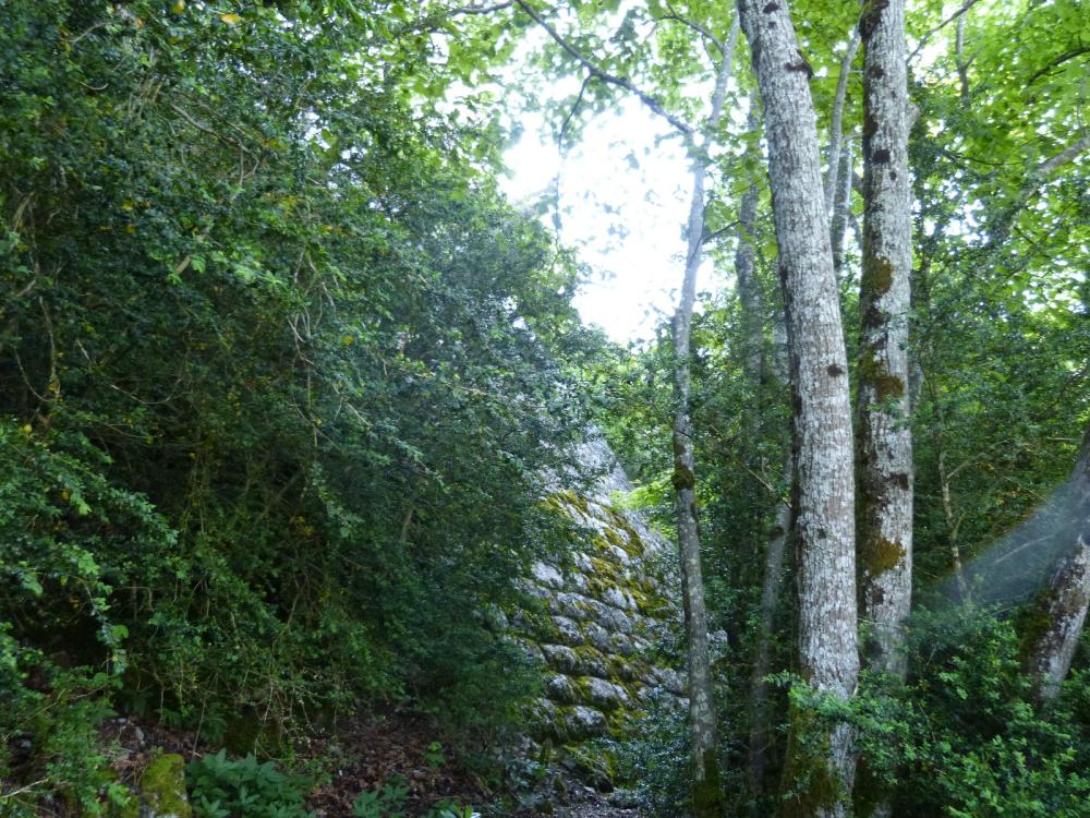 Le mur de soutainement du roc de Tormery