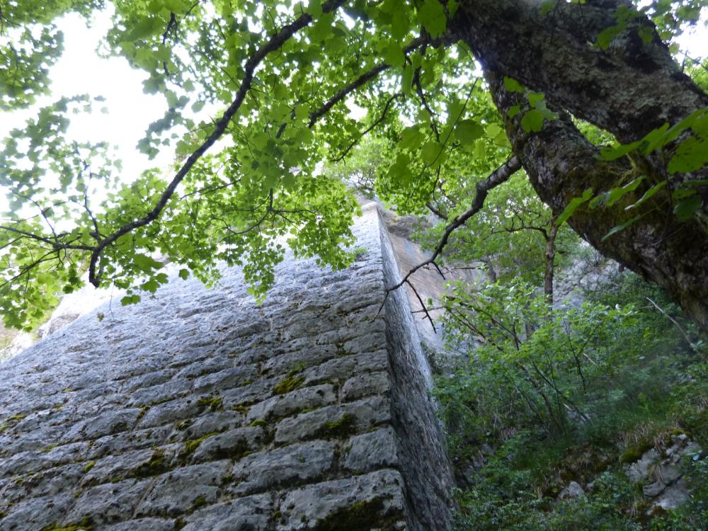 Le mur de soutainement du roc de Tormery