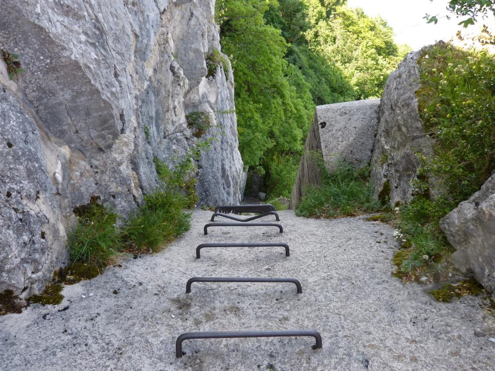 La montée ferrée du roc de Tormery vue de dessus