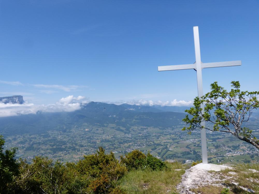 Sommet du rocher de Tormery, le Granier à gauche