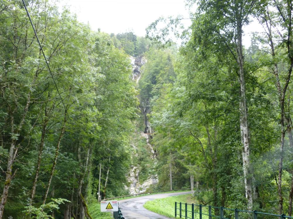 Au pied de la cascade des Nants ... hélàs il n'y a plus d'eau !