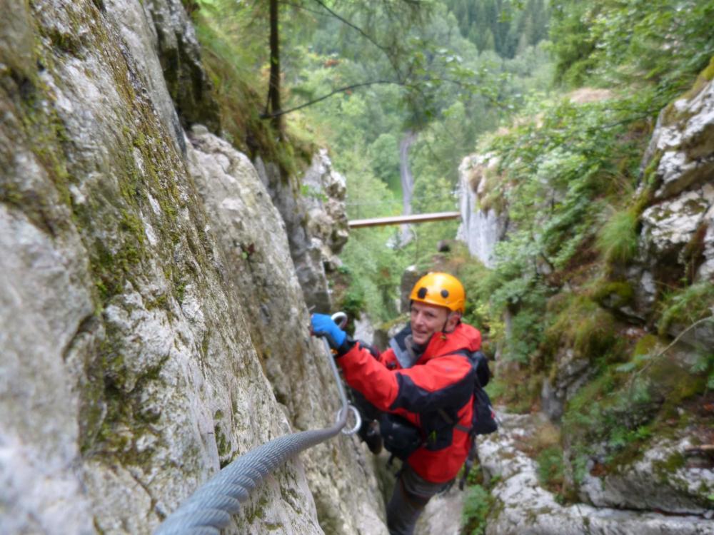 Plus très loin de la sortie dans la via ferrata de la cascade des Nants