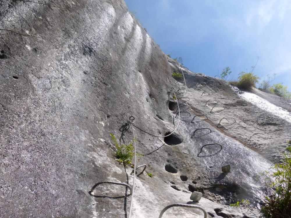 Saix de Miolène, La sortie de la verticale du Chamois