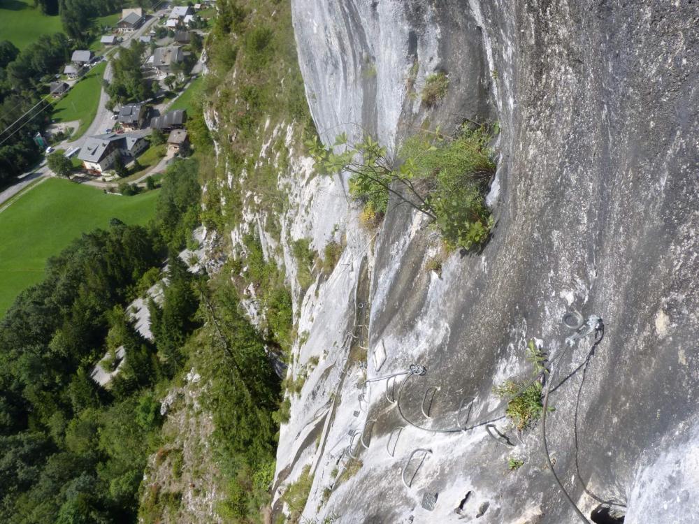 Vue rétro dans la verticale deu tronçon des bouquetins à Saix de Moliène