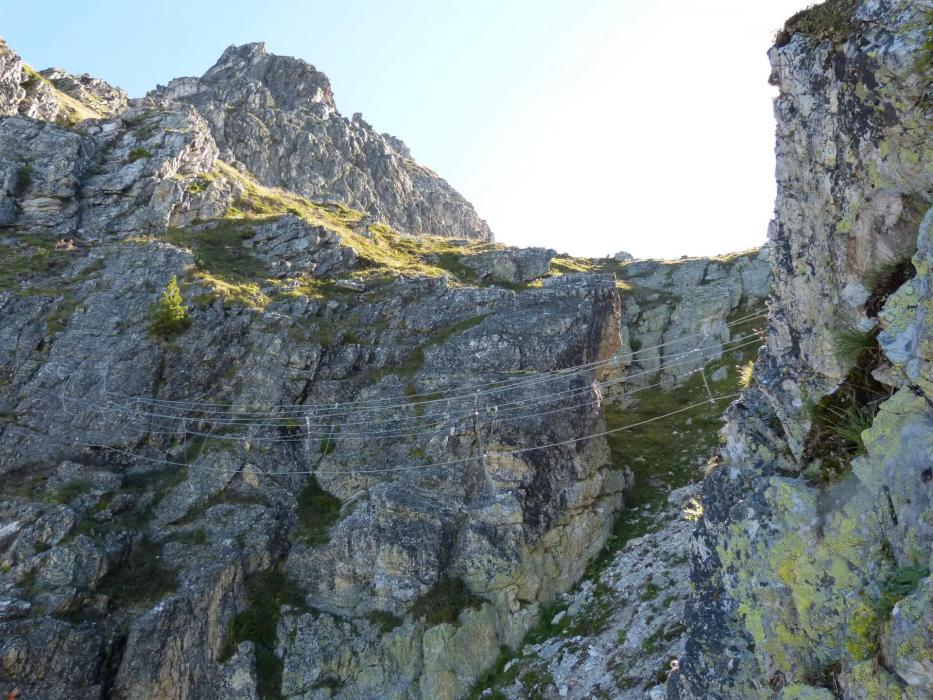 Le pont tibetain de la via ferrata des Bourtes à belle Plagne