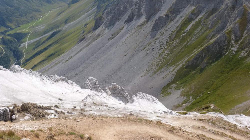 C' est de ce côté du petit Mont que la couleur blanche du gypse est la plus spectaculaire !