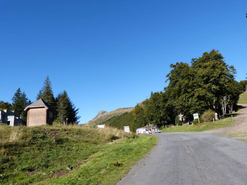 On monte à droite après être au niveau du col de Font de Cère