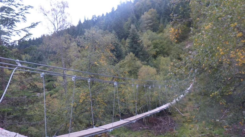 La grande passerelle sur l' Ance à Prabouré