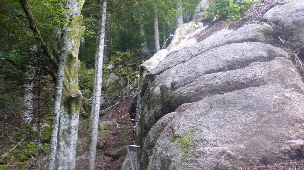 Petite traversée dans les rochers du Ronzier à Prabouré