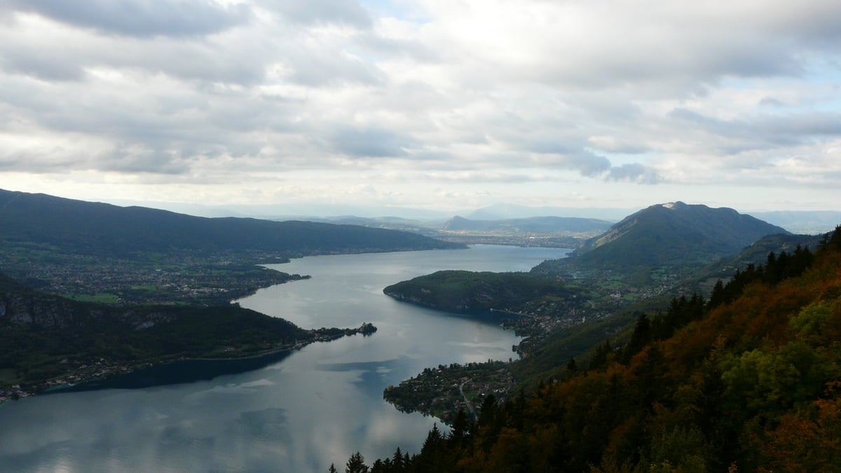 lac d'Annecy depuis le col de la Forclaz par une mulière inhabituelle !
