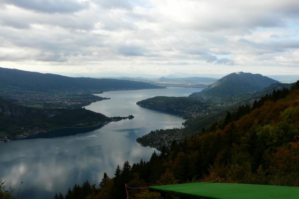 lac d'Annecy depuis le col de la Forclaz par une lumière inhabituelle !