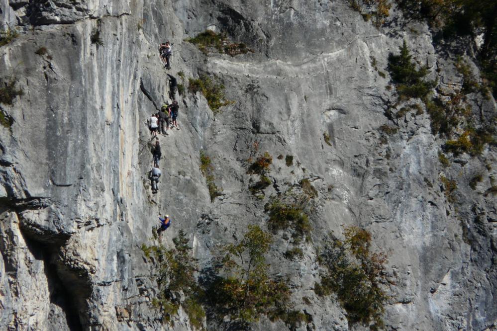 via du Mont (Sixt)dans le premier mur après la vired 'accés.La vraie difficulté de la via c'est quand il y a du monde !