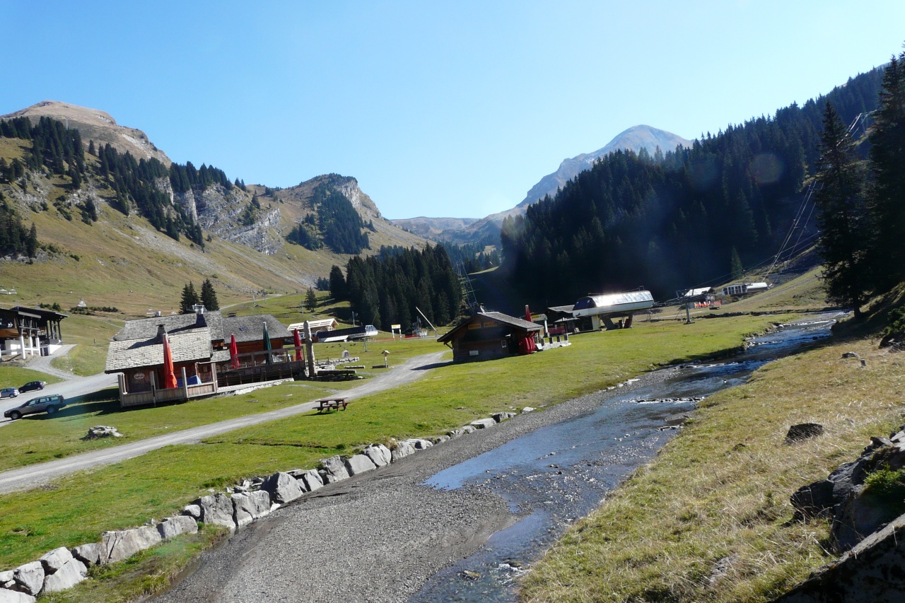 le site des lindarets au dessus du village du même nom.