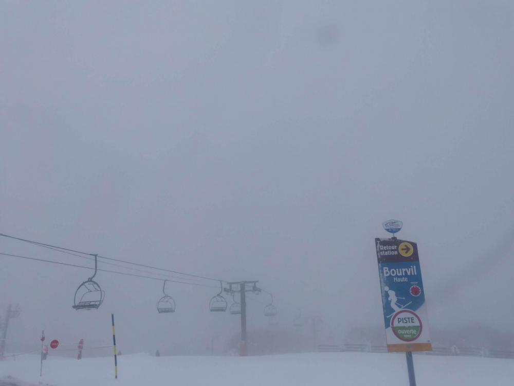 J' ai rejoint les piste de ski, je descends en station !