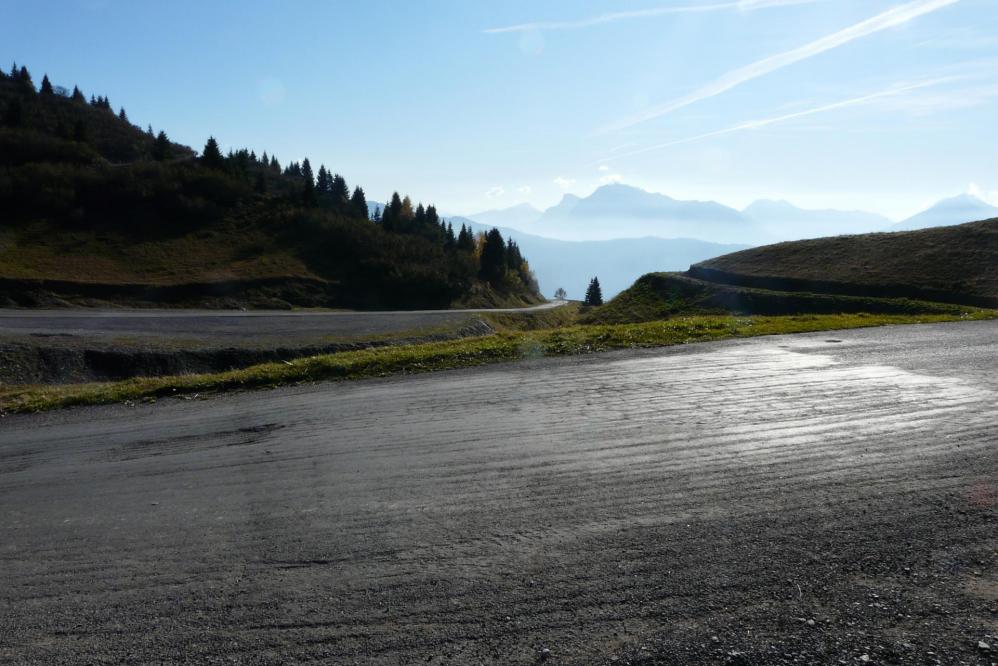 Les derniers lacets avant le col de Joux Plane