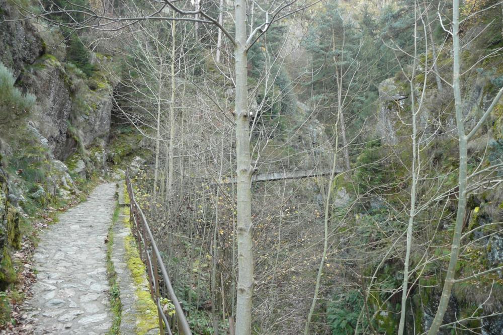 En vue du pont sur le Furan