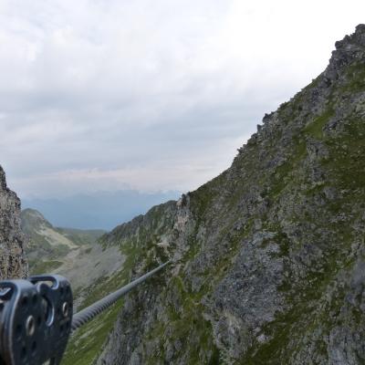 Première tyrolienne de la falaise des Bourtes à Belle Plagne