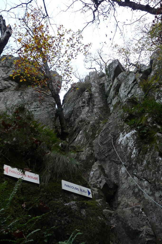 La séparation des deux parcours, le bleu remonte, le rouge continue