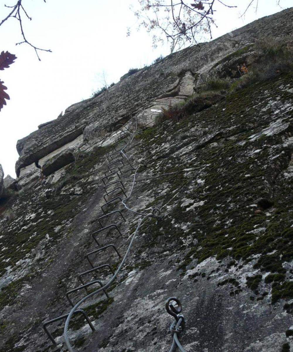 Avant dernier mur du parcours rouge à gravir à la via des bois de Balthuergue