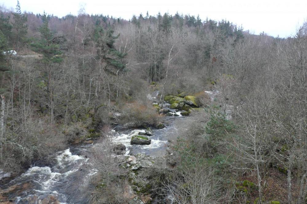 le cours d'eau qui accompagne la route de Naussac à laval Atger