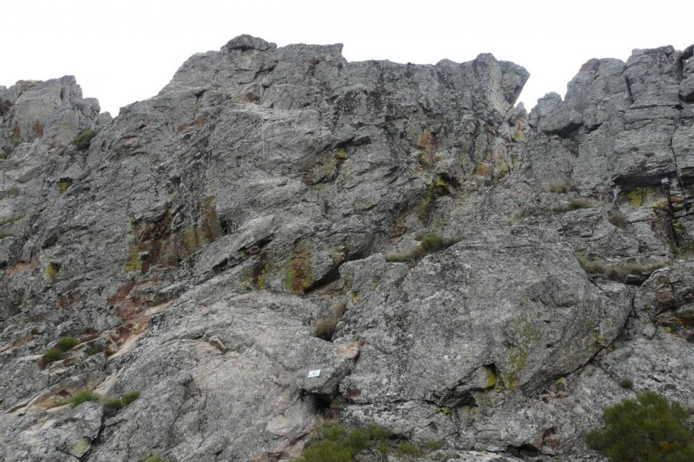 dans la rouge (rochers de la Miramande)