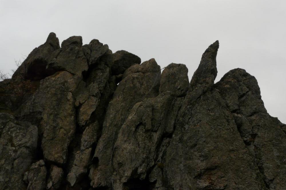 les rochers de la Miramande vus d' en bas