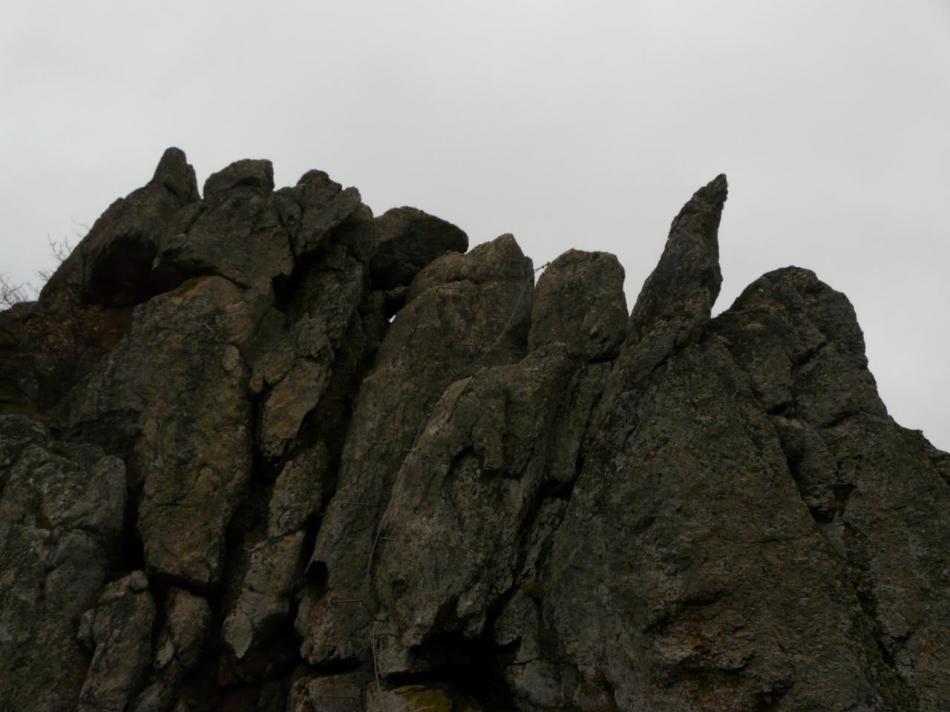 les rochers de la Miramande vus d' en bas