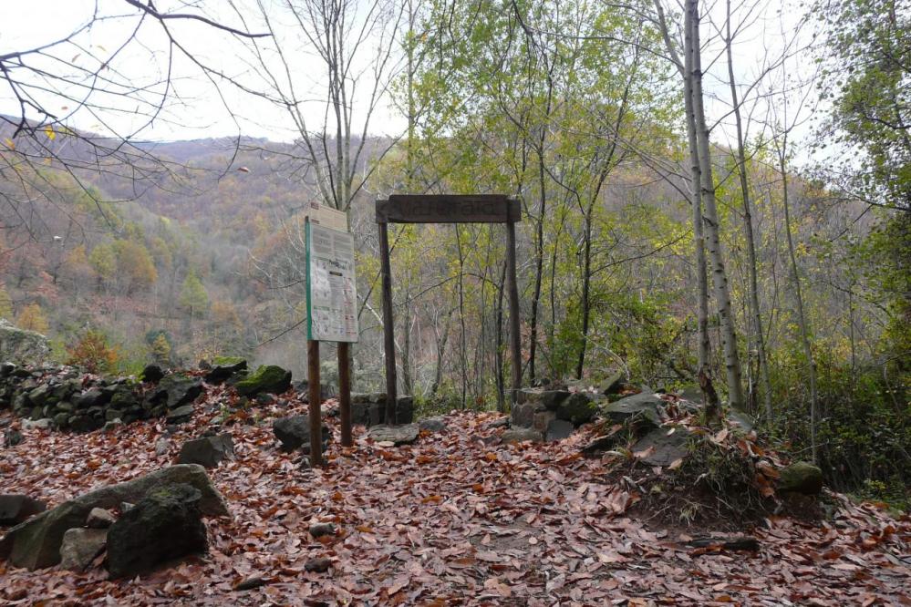 portail d' entrée du chemin d' accès à la via de thueyts