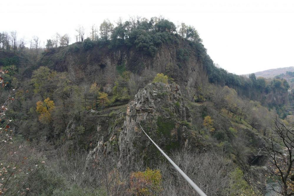 la tyrolienne de Thueyts vue de la plate forme d' arrivée