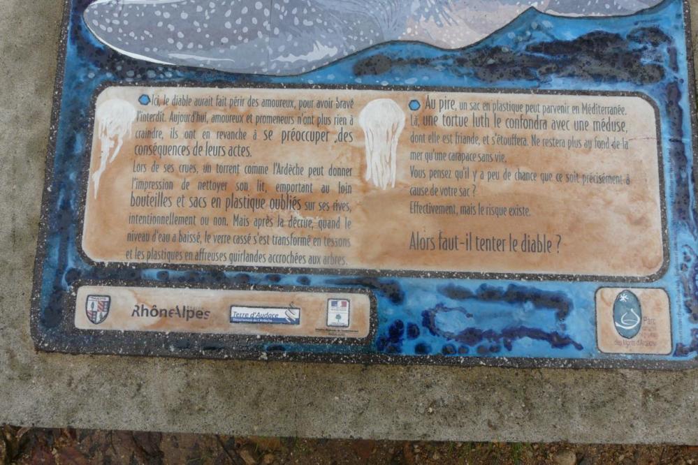 Via de Thueyts - plaque écologique qui rappelle ce que peut provoquer l' inconséquence de certains gestes !