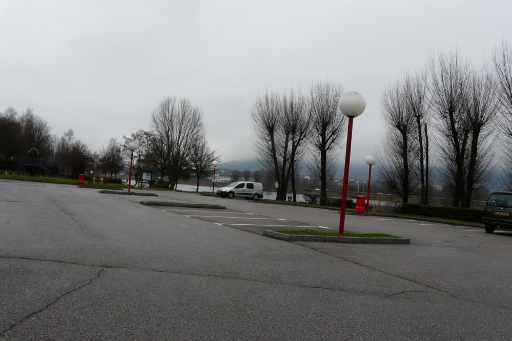 parking au départ de la voie verte à remirmont