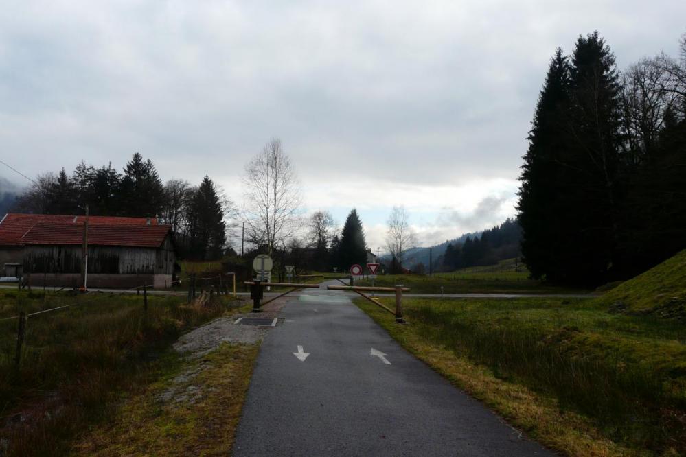 la piste  allant vers Bussang, les barrières