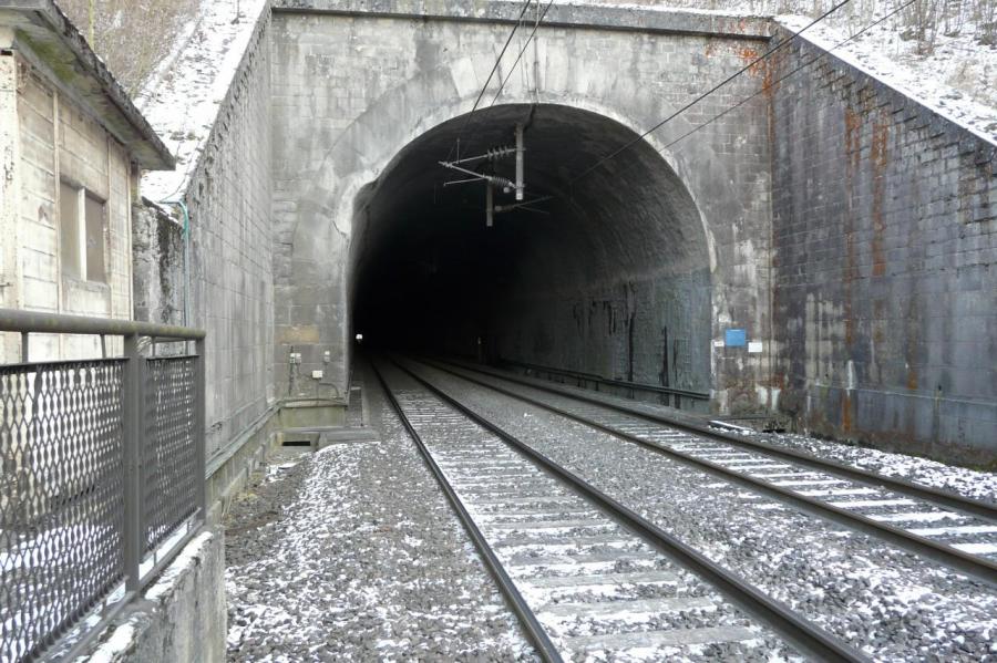 le Tunnel sncf en direction de Foug