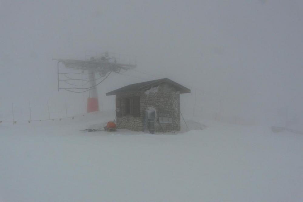 Brouillard dense au sommet des pistes du Rousset