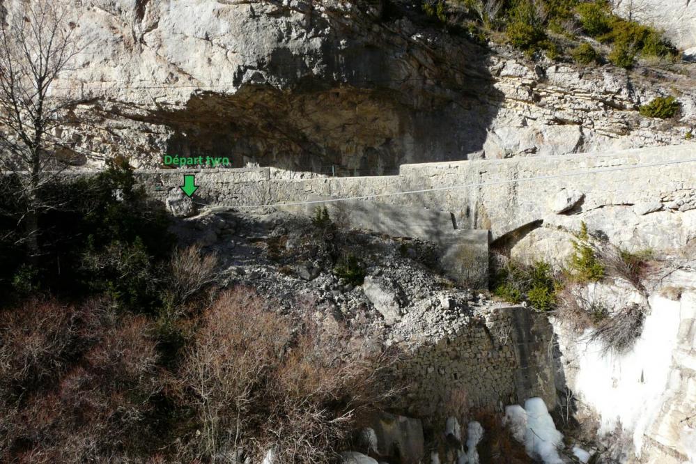 départ de la tyrolienne de Chalençon