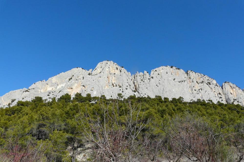 le rocher St Julien l côté  opposé à Buis les Baronies