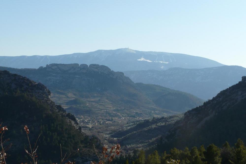 Buis les Baronies,le rocher St Julien, le Ventoux depuis le col d' Ey